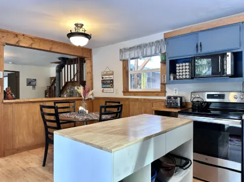 Trobele 3 Bedroom Home by NW Comfy Cabins by RedAwning