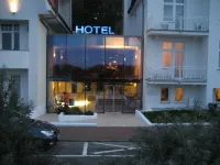 "Sanddorn", Kur- und Ferienhotel, Direkte Strandlage, Fahrstuhl Hotels in der Nähe von Warnemünde