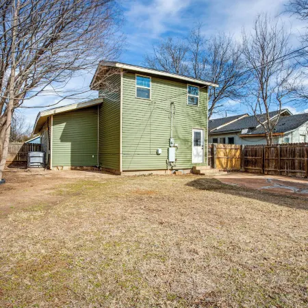 Chic Lawton Home, 5 Mins to Fort Sill!