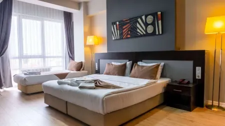 Sinada Otel Отели рядом с достопримечательностью «Orta Isik Mosque»