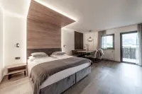 Aparthotel Familiaris - Family Apartments - Pools & Spa in Dolomites - balcony