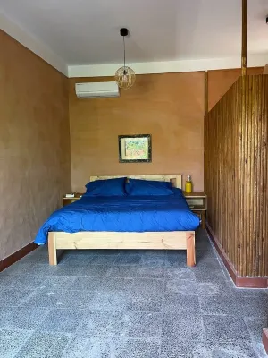 THE GUEREO HOUSE. ¨FOOT IN THE WATER