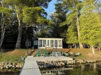 Charming Lakefront Cottage on Torch Lake - walking distance to Alden