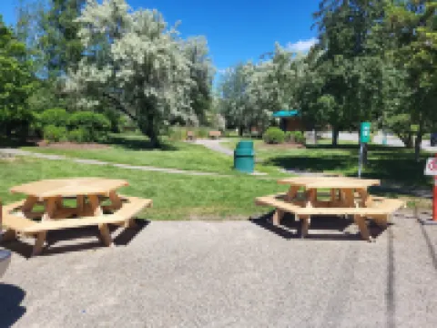 The Orchard (Hostel with Private Bunks) Hotels in Radium Hot Springs