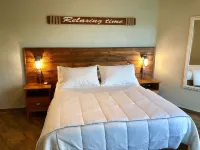 Paradise At A Great Price, Amazing Renovated Waterfront Escape: Private Balcony! Hotels in 