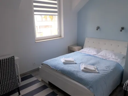 Spacious Apartment, Quiet Location in the Forest, Garden, Barbecue, Bicycles, Dogs Allowed Отели в г. Lukecin