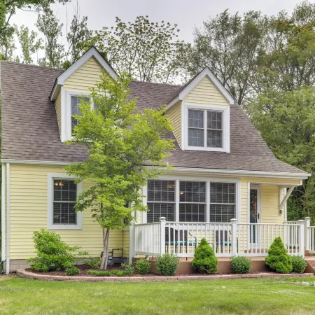 1 Mi to Indiana Dunes Nat'l Park: Home w/ Patio!