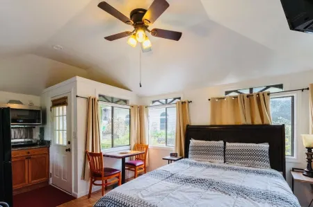 Micosta Leisure Inn Отели рядом с достопримечательностью «Гудзон»