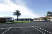 Golden Palms Motel - Motels