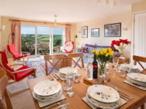164 Cumber Close Hotels in Malborough