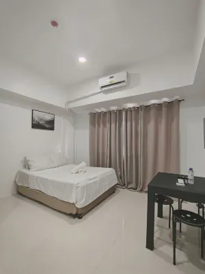 Cozy Room with Balcony in Iloilo City Condo