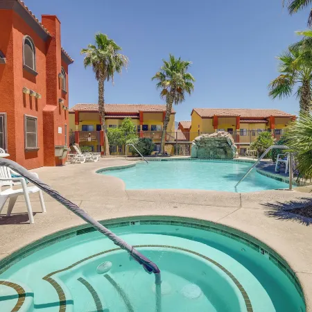 Mesquite Condo w/ Community Pool & Hot Tub!