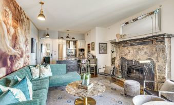 Luxe Long Beach Condo w/ Pool: 1 Mi to Shoreline!