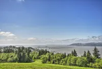 Waterfront Condo on Pier in Downtown Astoria!