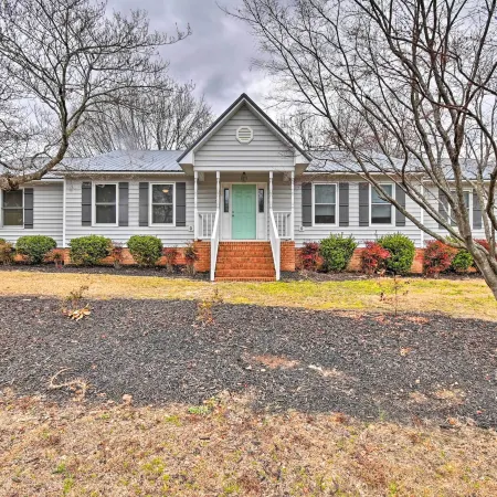 Pet-Friendly Lillington Abode ~ 1 Mi to River