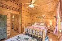Cozy Hiawassee Cabin w/ Fire Pit & Mtn Views! - parking