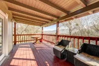 Pet-Friendly Grants Pass Home w/ Hot Tub! - مطابخ