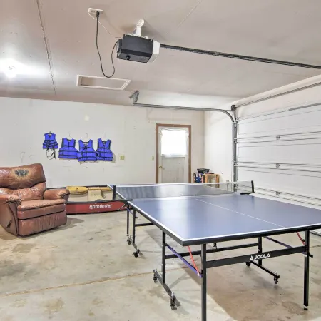House w/ Private Deck on the Rock Creek Reservoir!