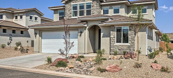 Community Pool & Private Hot Tub: Washington Home! Hotels in Washington