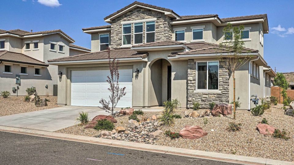 Utah Group Getaway w/ Patio! Swim, Soak & Hike