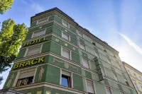 布拉克飯店 Cafe Zimt附近的飯店