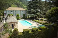 Grand Hôtel du Parc Hotels in Saint-Julien-dArpaon