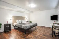 The Greens Hotel on Del Paso - parkir