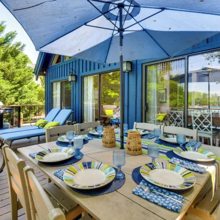Beautiful Lake Keowee Home w/ Boat Dock & Fire Pit