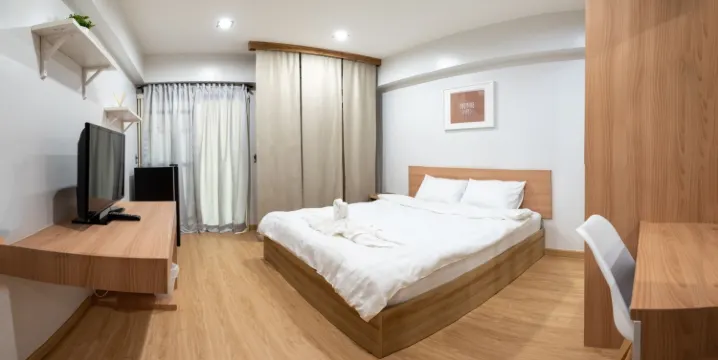 ห้องดีลักซ์ เตียงใหญ่ 1 เตียง