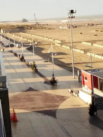 Huswell - Beach Studio With Balcony Sea View