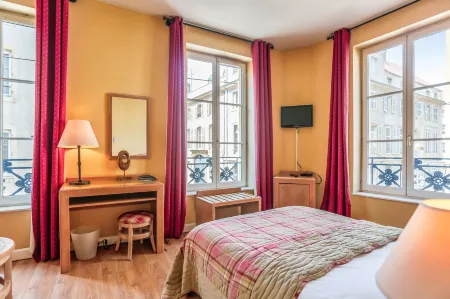 Hôtel du Théâtre Centre Historique Parking Souterrain Gratuit Отели в г. Лонжевиль-ле-Мец