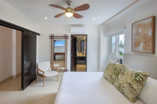 Gorgeous condo in the heart of Romatinc Zone at The Park! 2BR/2 BATHS