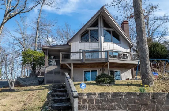 Charming waterfront home with beautiful panoramic views!!