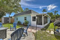 2 Mi to Beach: Home w/ Screened Porch in Largo - parking