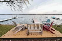Water's Edge Retreat - Hytter