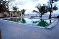 Sinclairs Bayview - Beach