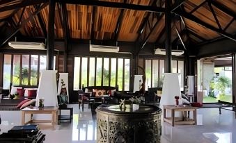 Chivaree Hotel and Resort