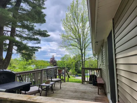 Cozy little retreat far from the city Отели в г. Fallsburg