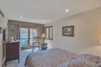 Ideal for family reunions!  5 bedrooms, 3 bathrooms, private beach.