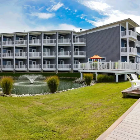 Comfort Suites Chincoteague Island Bayfront Resort