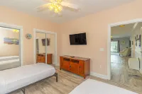 Scenic Golf Course Views and Cozy Comforts - Charming Coastal Getaway