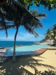 Ocean Front Luxury 2/2 in Whispering Seas - ที่มีสระว่ายน้ำ