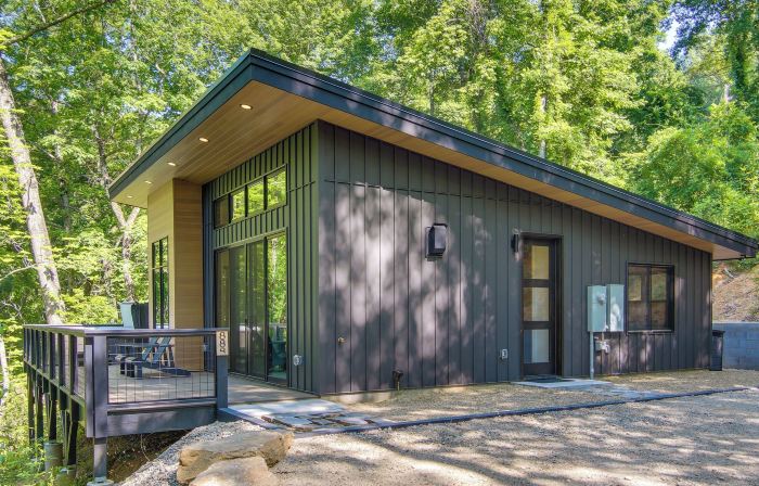Modern Cabin w/ Hot Tub & Fire Pit in Fairview!
