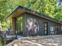 Modern Cabin w/ Hot Tub & Fire Pit in Fairview! Hotels in Broad River