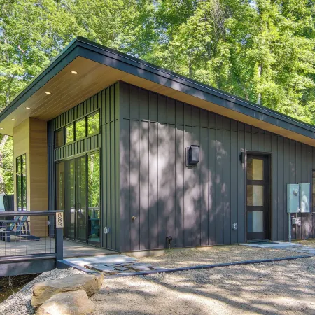 Modern Cabin w/ Hot Tub & Fire Pit in Fairview!