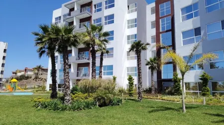 3BR Oceanview retreat with AC, Sleep 8, Gated, Top floor, Pool, Security 24/7