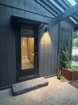 Modern Cozy Pebble Beach Studio with Premium Amenities and WiFi