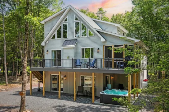 Maple Oasis by Avantstay Newly Built w/ Hot Tub, Game Room & Fire Pit