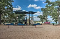 Lakefront Resort Living: Pool, Golf, Tennis & More - 3 tähden