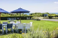 Hartman's Briney Breezes Beach Resort - Motels